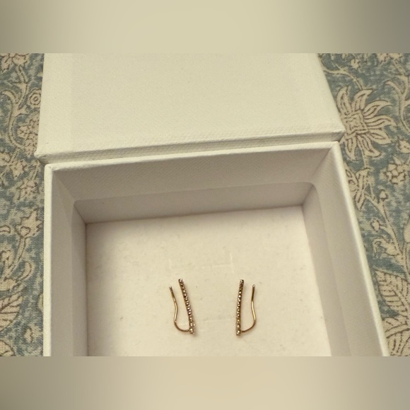 Mejuri: 14k Yellow Gold and Pavé Diamond Climber- ONE ONLY -LEFT EAR- New - Picture 7 of 7